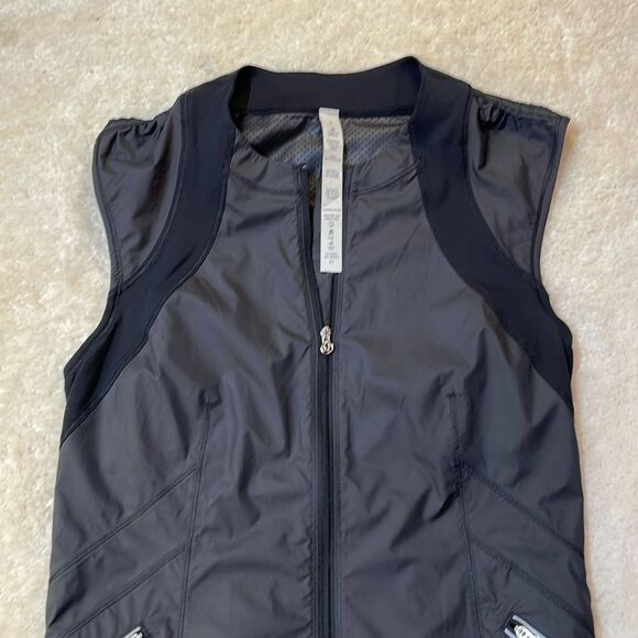 Lululemon Black Reflective Cycling Vest Zip Up Sz 6 - Picture 2 of 6